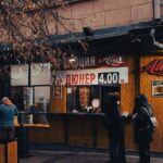 Zimowy street food z kebabem w bałkańskim mieście Sofia